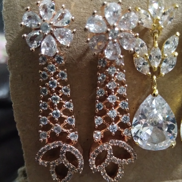 4 pairs pierced Bridal/Prom earrings - Picture 2 of 9